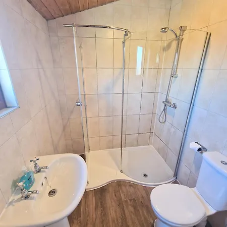 Cleish 7 With Private Hot Tub - Fife - Loch Leven - Lomond Hills - Pet Friendly Villa Kelty Exterior photo