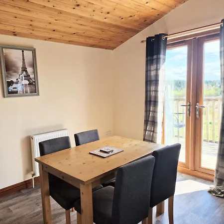 Cleish 7 With Private Hot Tub - Fife - Loch Leven - Lomond Hills - Pet Friendly Villa Kelty Exterior photo