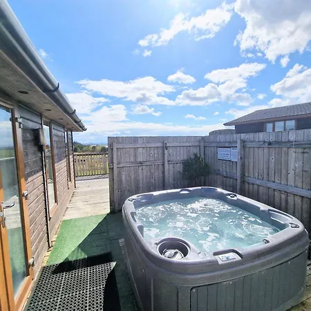 Cleish 7 With Private Hot Tub - Fife - Loch Leven - Lomond Hills - Pet Friendly Villa Kelty Exterior photo