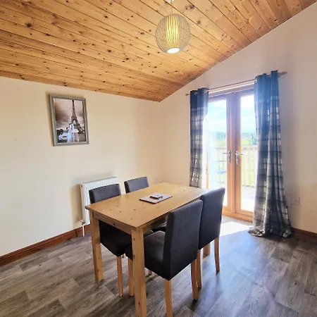 Cleish 7 With Private Hot Tub - Fife - Loch Leven - Lomond Hills - Pet Friendly Villa Kelty Exterior photo