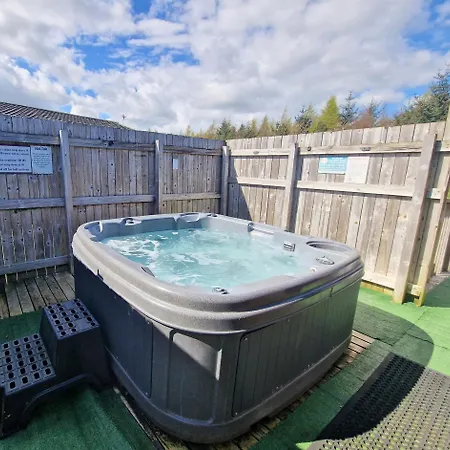 Cleish 7 With Private Hot Tub - Fife - Loch Leven - Lomond Hills - Pet Friendly Villa Kelty Exterior photo