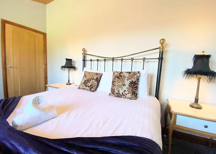 Cleish 7 With Private Hot Tub - Fife - Loch Leven - Lomond Hills - Pet Friendly