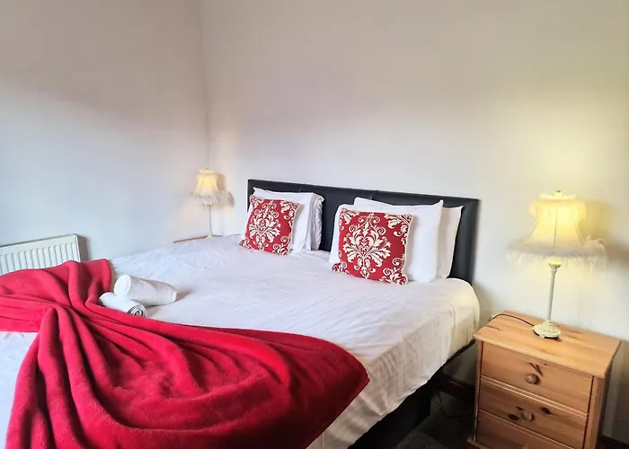 Cleish 7 With Private Hot Tub - Fife - Loch Leven - Lomond Hills - Pet Friendly