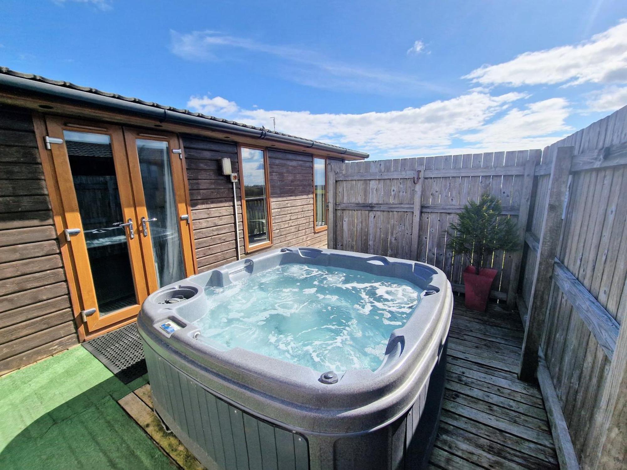 Chalet Cleish 7 With Private Hot Tub - Fife - Loch Leven - Lomond Hills - Pet Friendly *