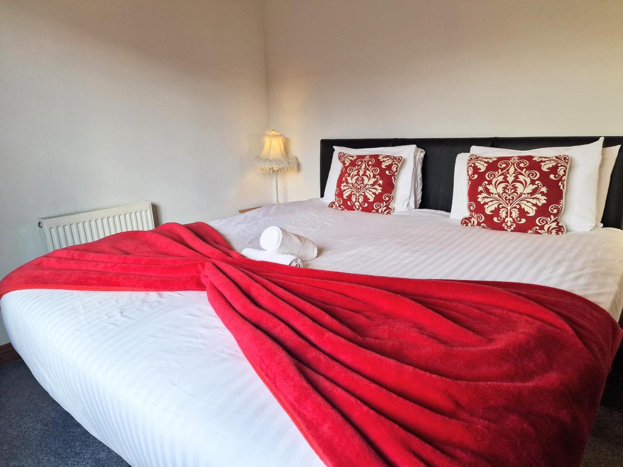 Chalet Cleish 7 With Private Hot Tub - Fife - Loch Leven - Lomond Hills - Pet Friendly