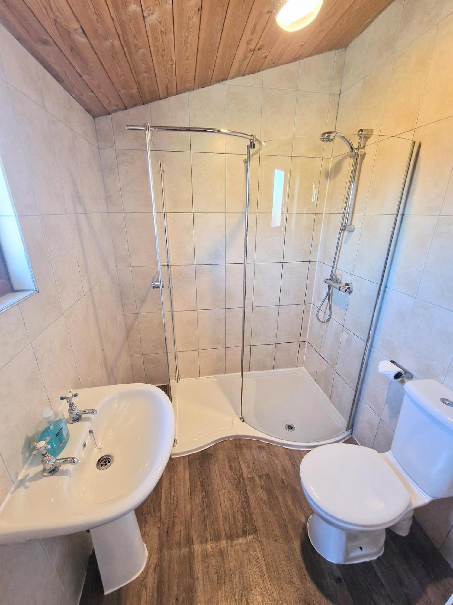 Cleish 7 With Private Hot Tub - Fife - Loch Leven - Lomond Hills - Pet Friendly Kelty