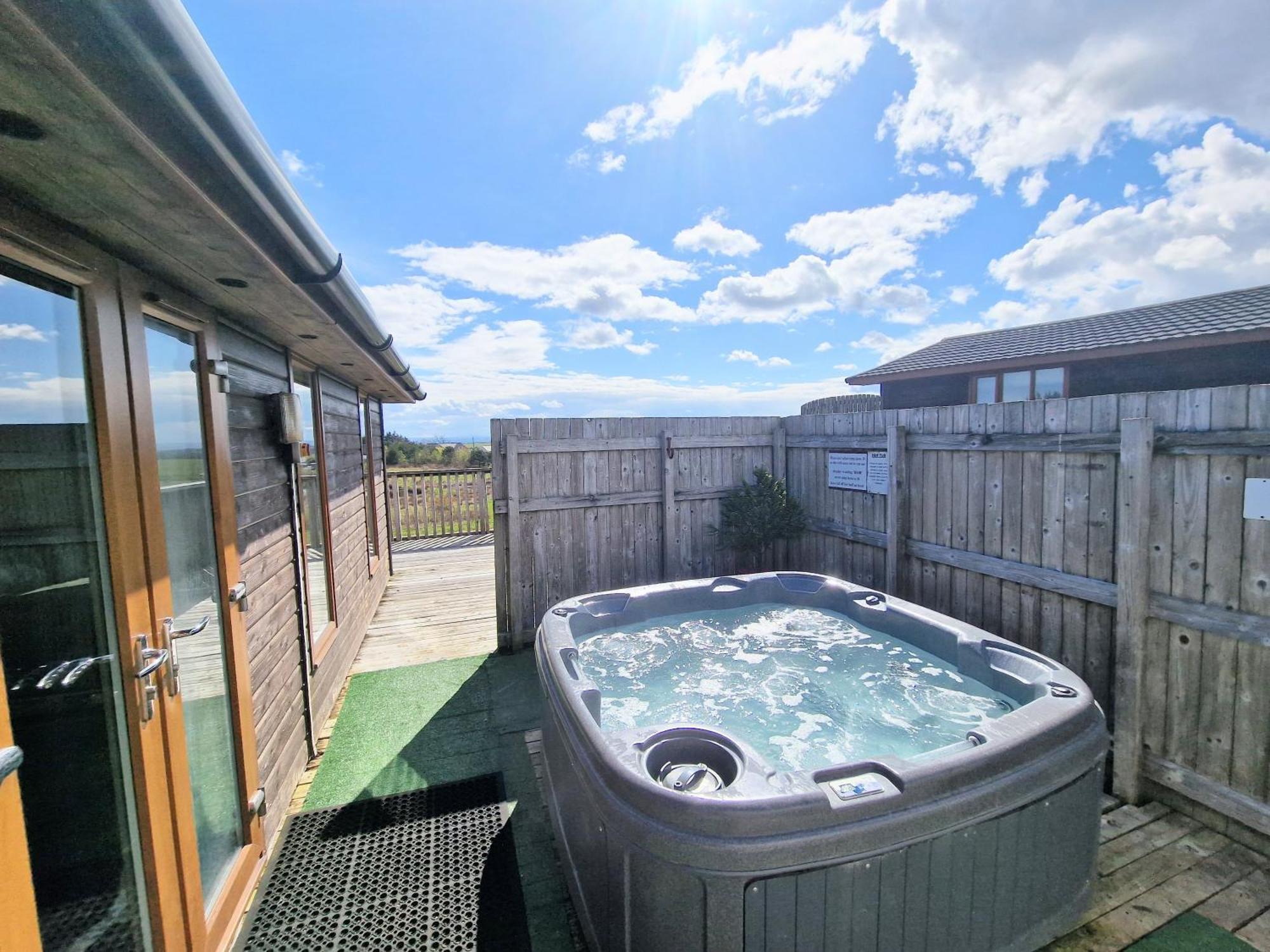 Chalet Cleish 7 With Private Hot Tub - Fife - Loch Leven - Lomond Hills - Pet Friendly