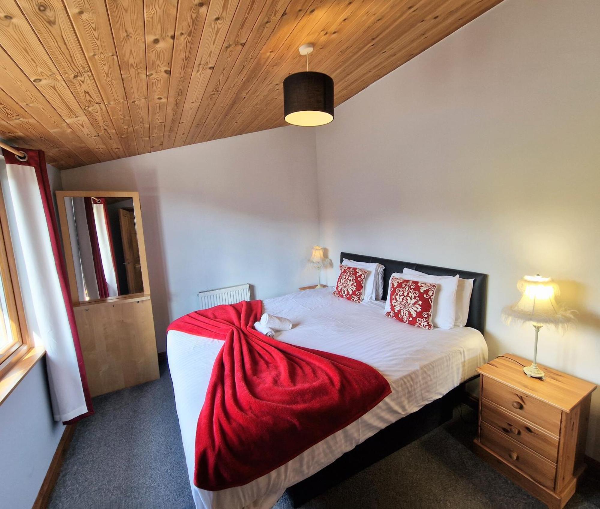 Chalet Cleish 7 With Private Hot Tub - Fife - Loch Leven - Lomond Hills - Pet Friendly