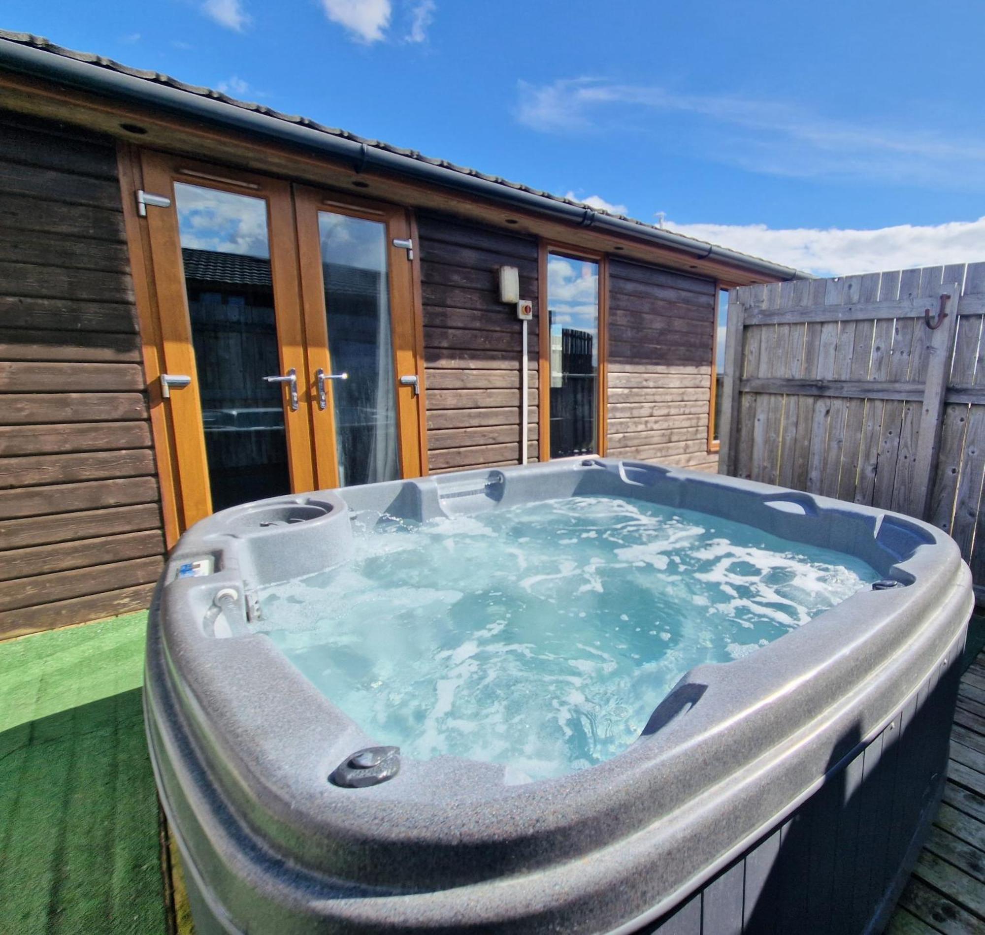 Chalet Cleish 7 With Private Hot Tub - Fife - Loch Leven - Lomond Hills - Pet Friendly Kelty